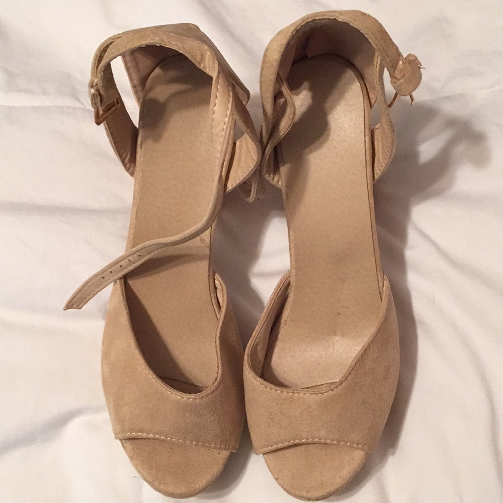 Beige sexy heels. Excellent condition, size 40.